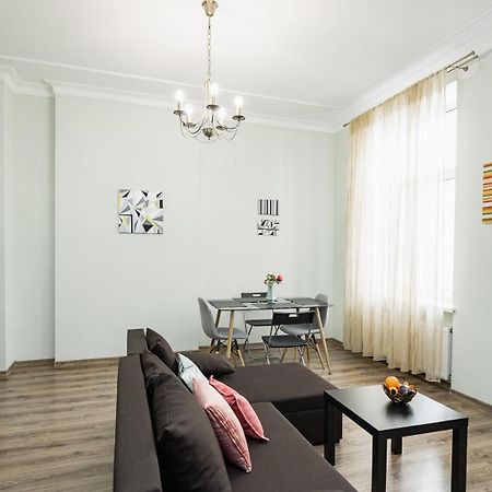 Art Deco One-Bedroom Suite In Library House With Free 5G Wifi Riga Extérieur photo