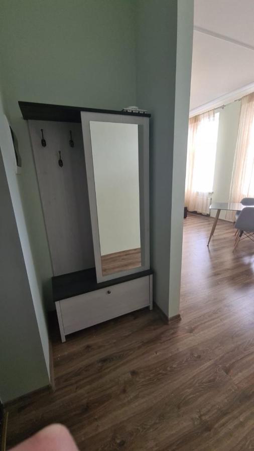 Art Deco One-Bedroom Suite In Library House With Free 5G Wifi Riga Extérieur photo