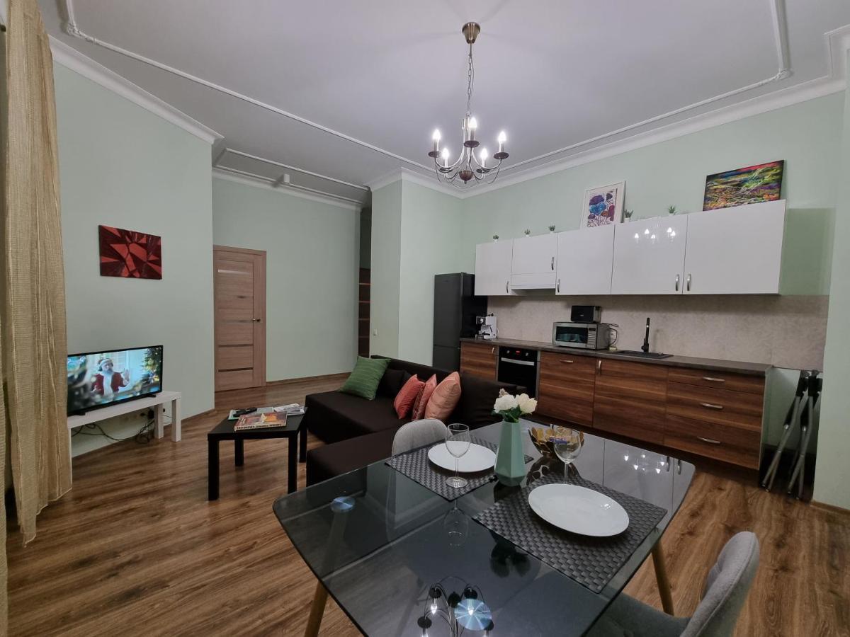 Art Deco One-Bedroom Suite In Library House With Free 5G Wifi Riga Extérieur photo