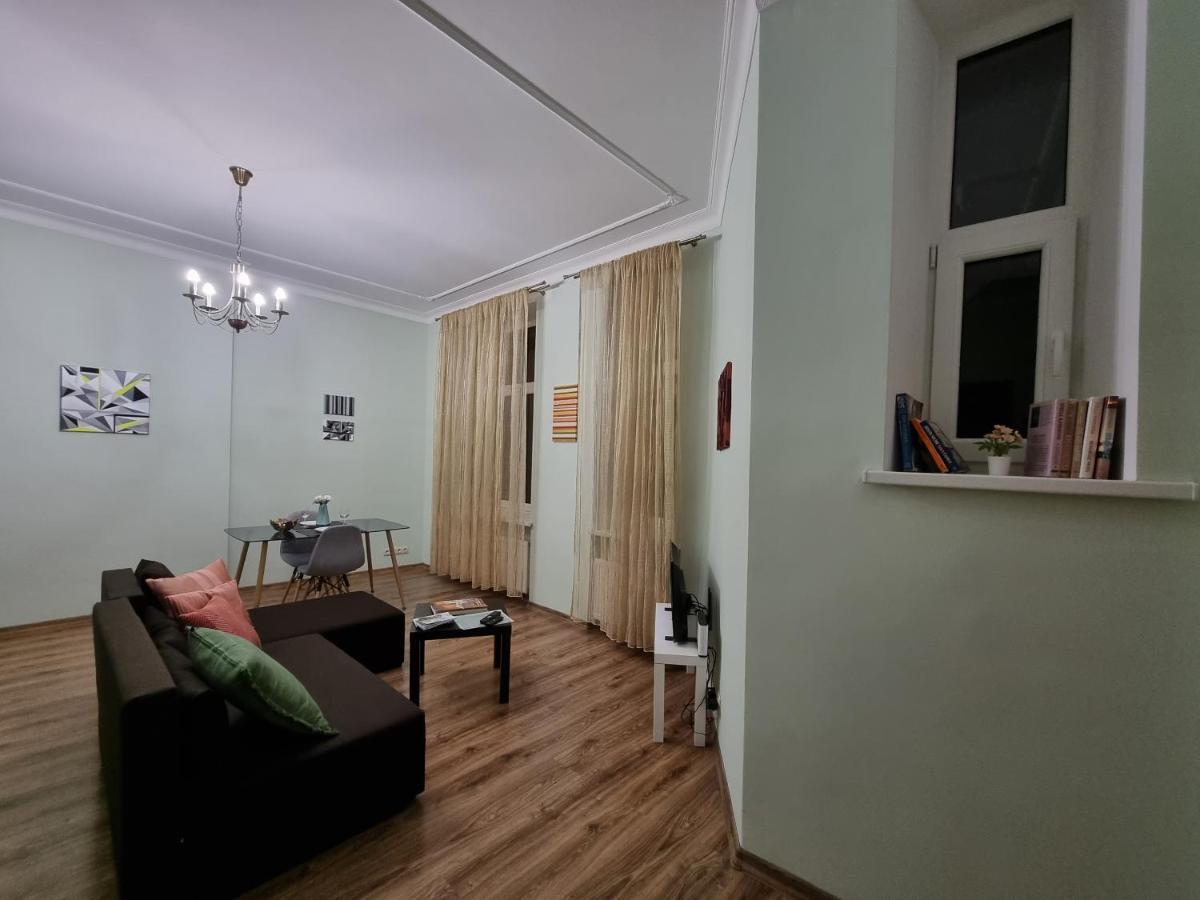 Art Deco One-Bedroom Suite In Library House With Free 5G Wifi Riga Extérieur photo